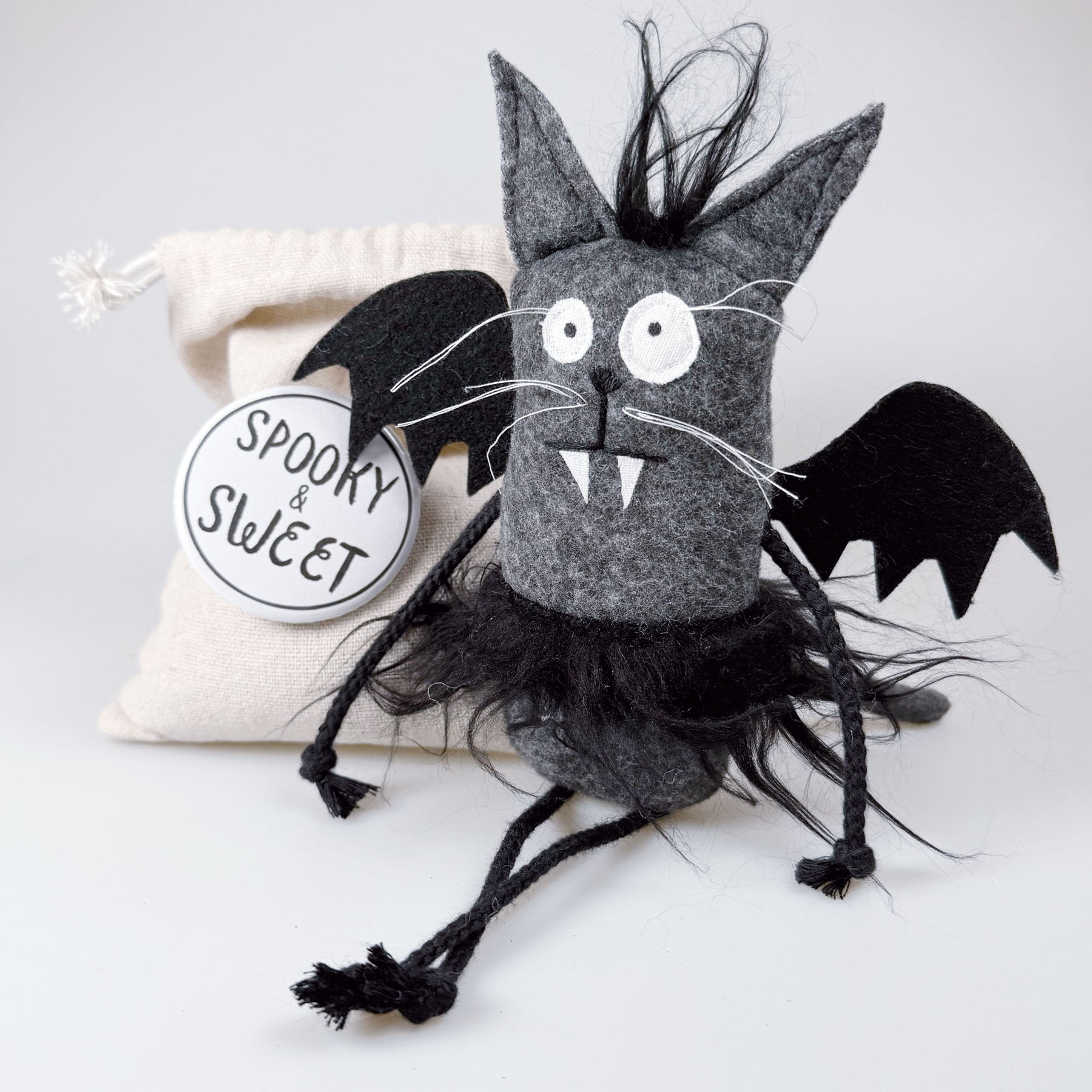 Kuscheltier Geschenk - Handgemachte Fledermaus-Katze "Graf von Mausezahn"