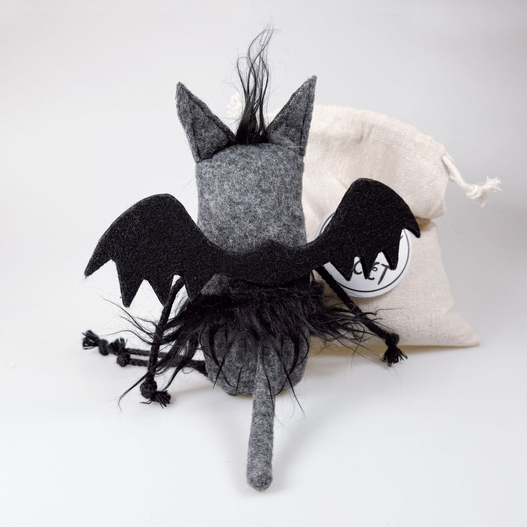 Kuscheltier Geschenk - Handgemachte Fledermaus-Katze "Graf von Mausezahn"