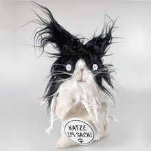 Laden Sie das Bild in den Galerie-Viewer, Kuscheltier Katze im Sack „Maverick“