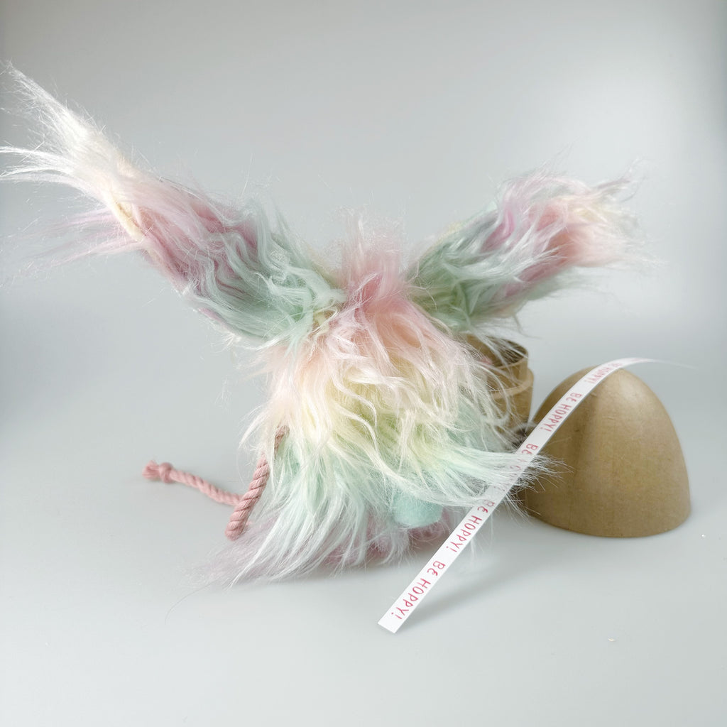 Kuscheltier, Hase im Ei „Ruby Rainbow“