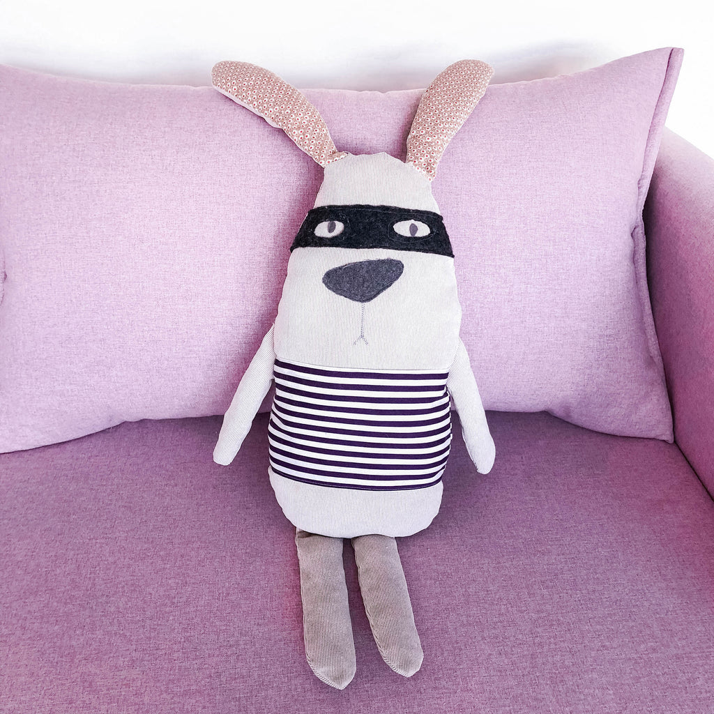 Kuscheltier "Freddy" der Räuberhase