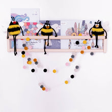 Laden Sie das Bild in den Galerie-Viewer, Biene im Sack „Wannabee“