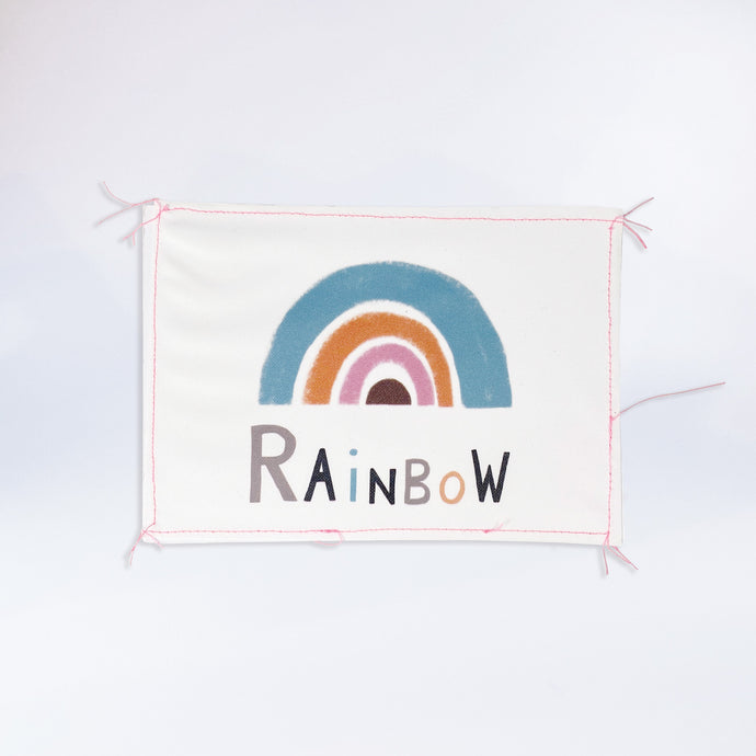 Genähte Postkarte „Rainbow!“