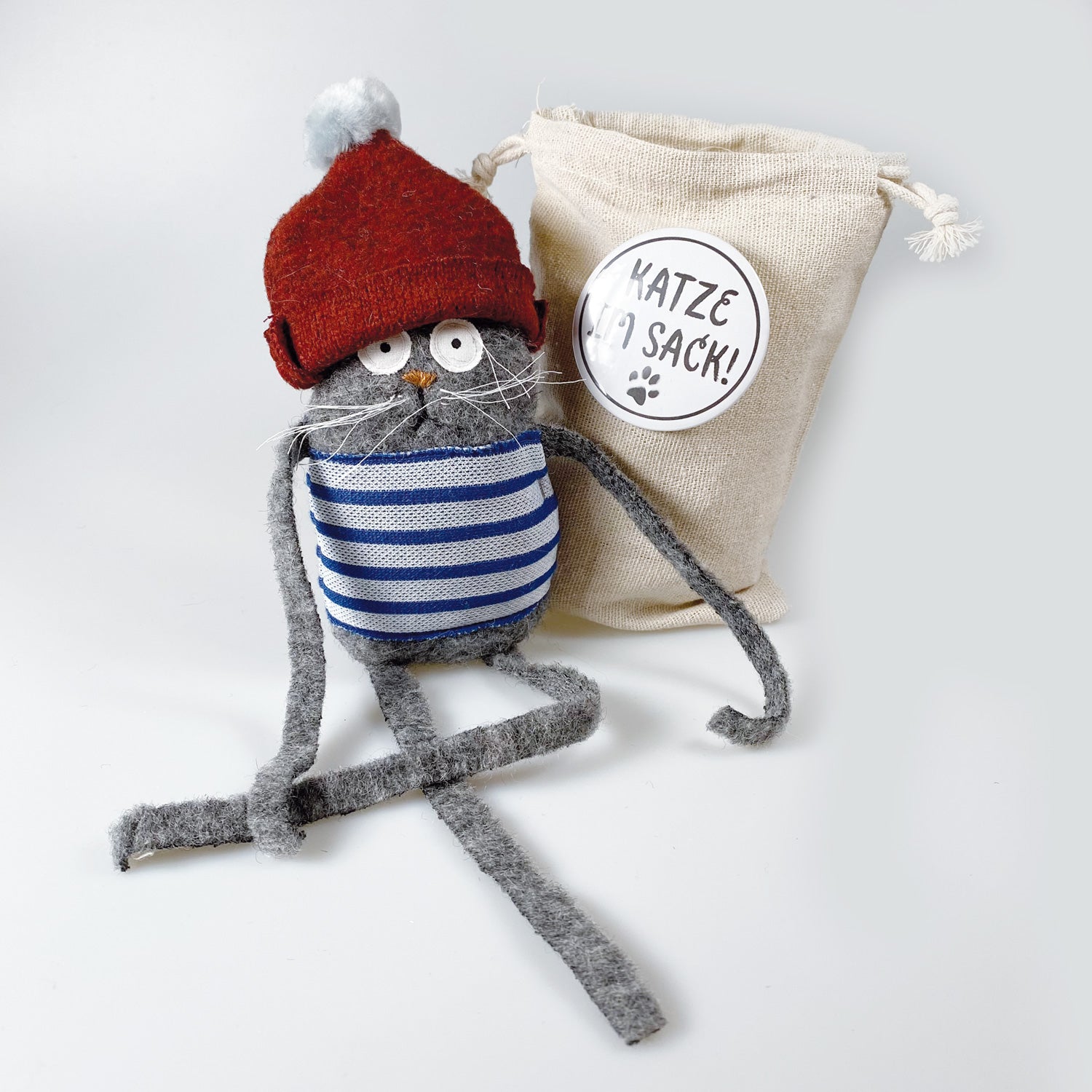 Cuddly toy cat in a bag “Mo”