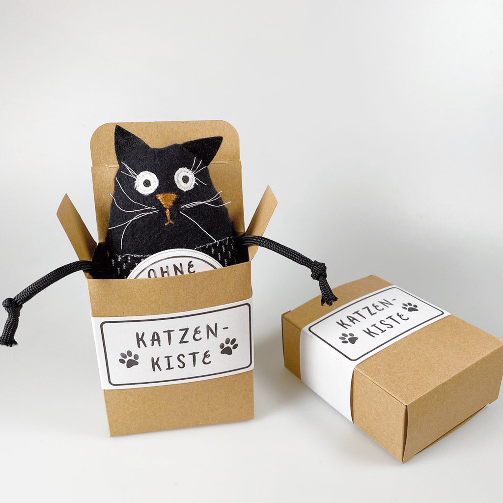 Cuddly toy cat “Frederik” in a gift box