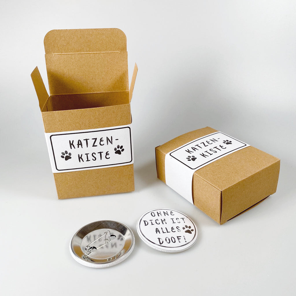 Cuddly toy cat “Frederik” in a gift box