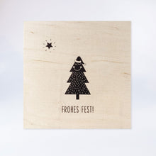 Laden Sie das Bild in den Galerie-Viewer, Holzpostkarte “Lächelnder Weihnachtsbaum“