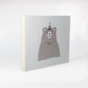 Großes Holzbild "Bär mit Partyhut" grau