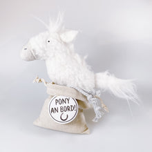 Laden Sie das Bild in den Galerie-Viewer, Kuscheltier Pony im Sack „Vida“