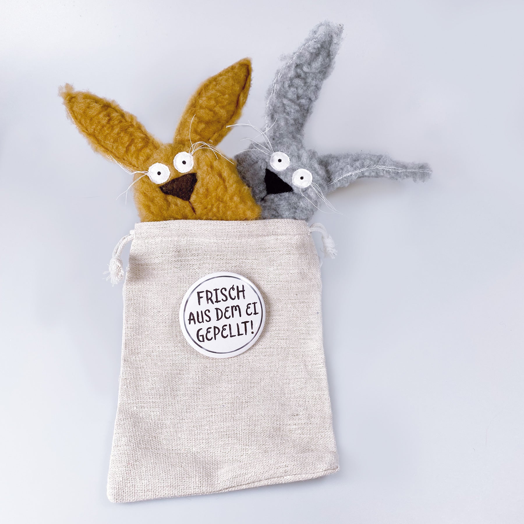 Osterhasen „Jesper“ und "Jotte", die Eierwärmer