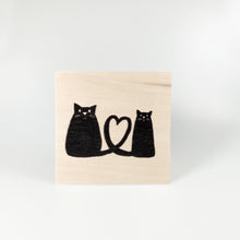 Laden Sie das Bild in den Galerie-Viewer, Holzpostkarte “Katzenpärchen“